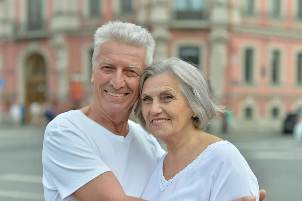 Vacker äldre par utomhus — Stockfoto