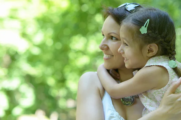 Little  girl with  mother in  park — Stock Photo, Image