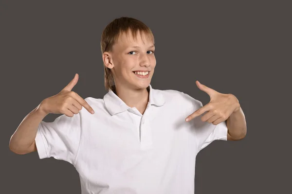 Teenage boy pointing — Stock Photo, Image