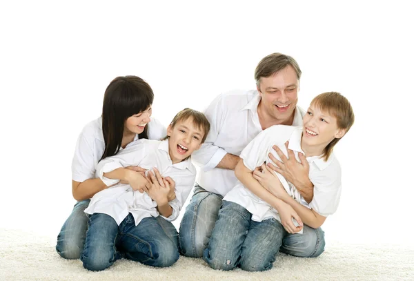 Familie van vier mensen lachen — Stockfoto