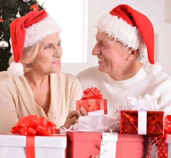 Casal velho divertido no Natal — Fotografia de Stock