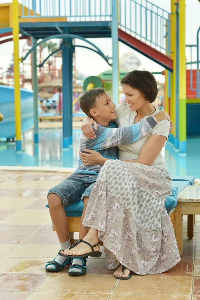 Glückliche Mutter und Sohn — Stockfoto