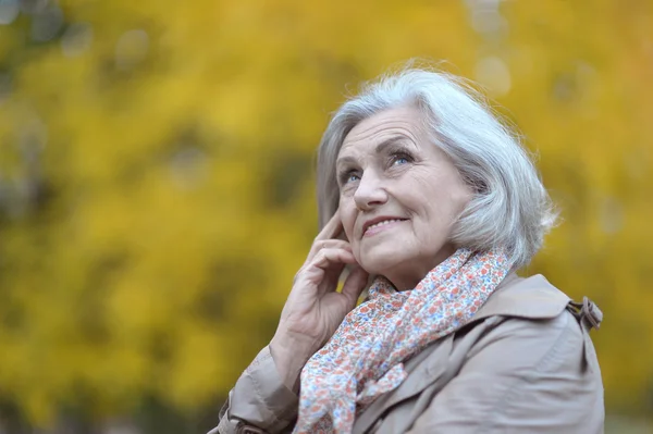 행복 한 노인 여성 — 스톡 사진