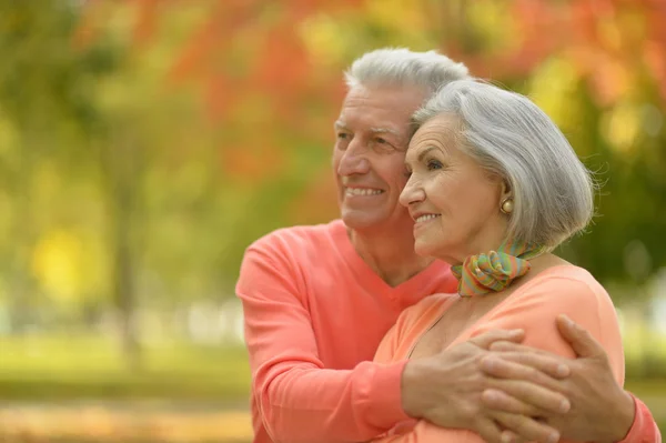 Senior couple at autumn park — ストック写真