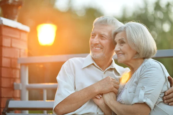 Senior couple sitting on bench — Stock Photo, Image