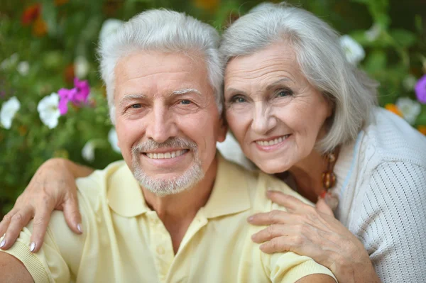 Mature couple with flowers — Stock Photo, Image