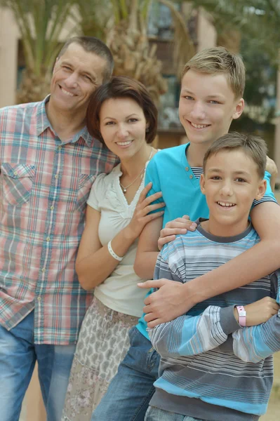 Familie hat Spaß im Urlaub — Stockfoto