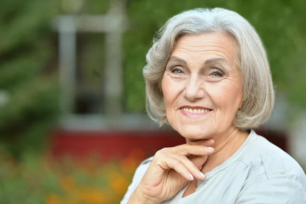 Senior woman in summer park — Stock Photo, Image