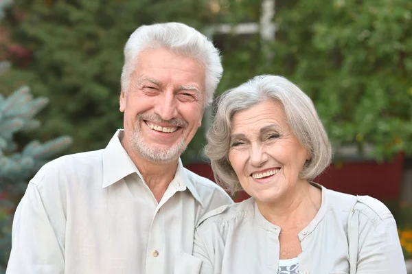 Senior couple at autumn park — Stock fotografie