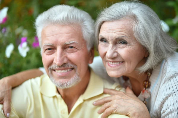 Senior couple at  summer  park — Zdjęcie stockowe