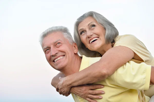 Couple  on the background of sky — Stock Photo, Image