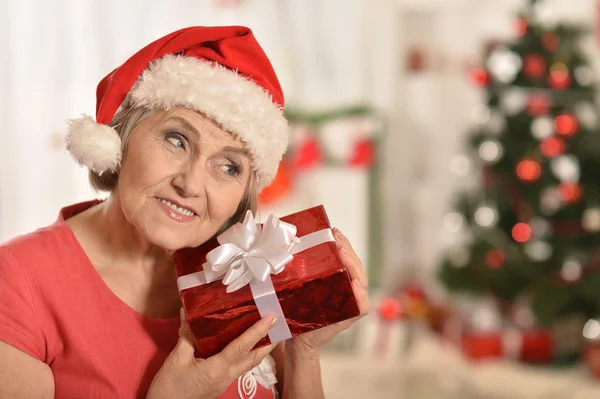 Senior woman holding  gift — Stock Photo, Image