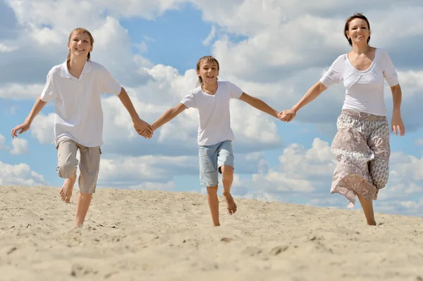 Family on  beach in summer day — Stock Photo, Image