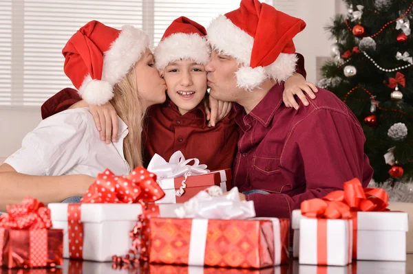 Familie viert nieuwjaar — Stockfoto