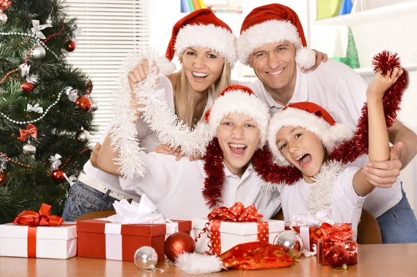 Familia celebrando año nuevo Imagen de archivo