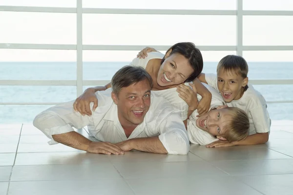 Happy family on ship — Stock Photo, Image