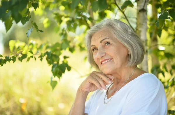 Senior woman in summer park — Stock Photo, Image