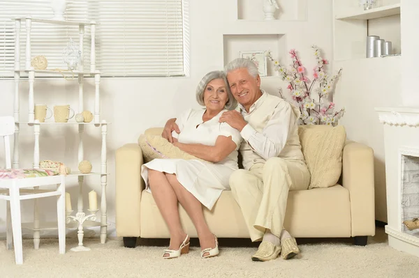 Elderly people sitting on couch — Stock Photo, Image