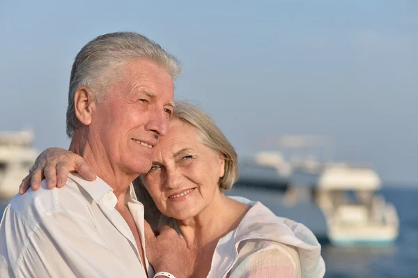 Senior couple at sea — Stock Photo, Image