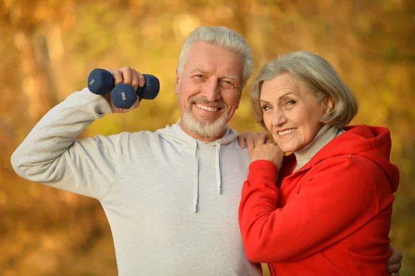 Passen senior paar uitoefening — Stockfoto