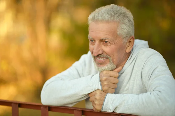 Elderly man in park — Stock Photo, Image