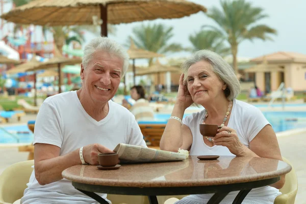 Casal sênior com café — Fotografia de Stock