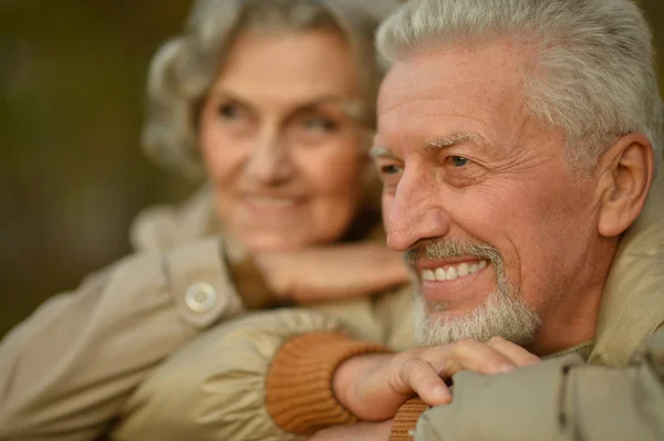 Senior couple in autumn park — Stock Photo, Image