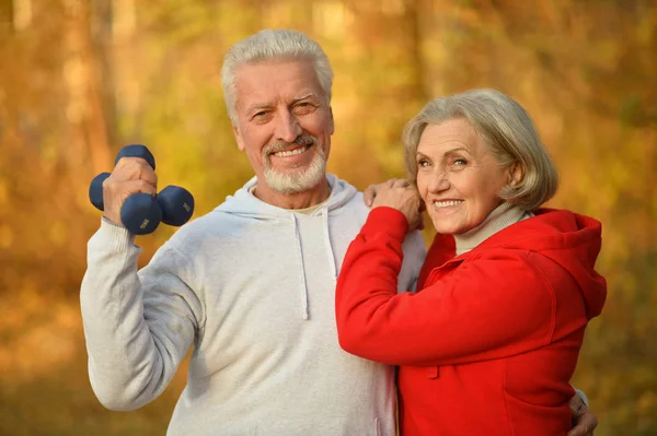 Felice in forma coppia anziana esercizio — Foto Stock