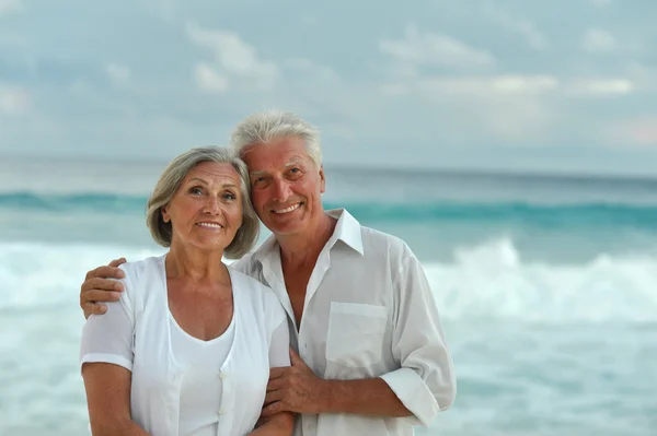 Äldre par på havet — Stockfoto