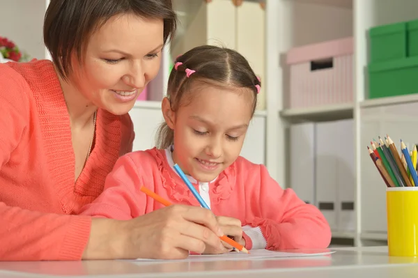 Girl painting with mother — Stock Photo, Image