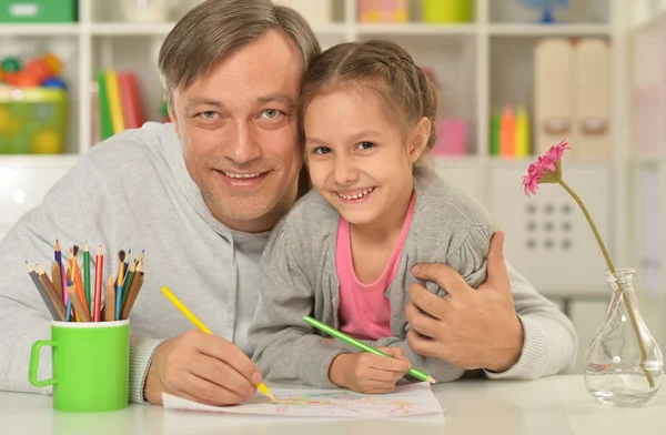 Feliz padre e hija pintura —  Fotos de Stock