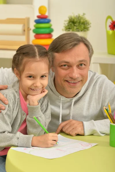 Happy father and daughter  painting — Stock Photo, Image