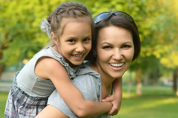 Girl with mother in park — Stock Photo, Image