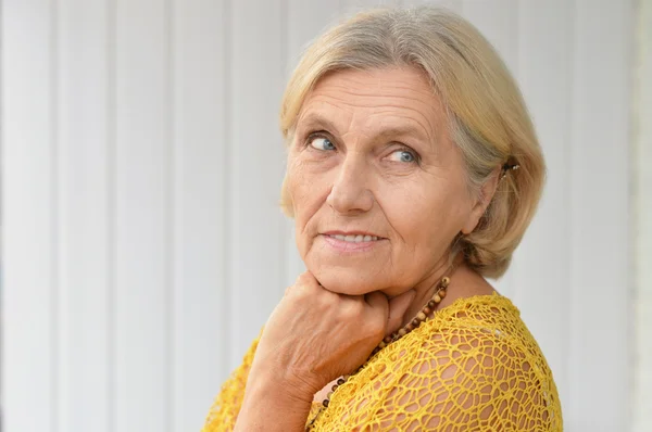 Portrait de belle femme âgée — Photo