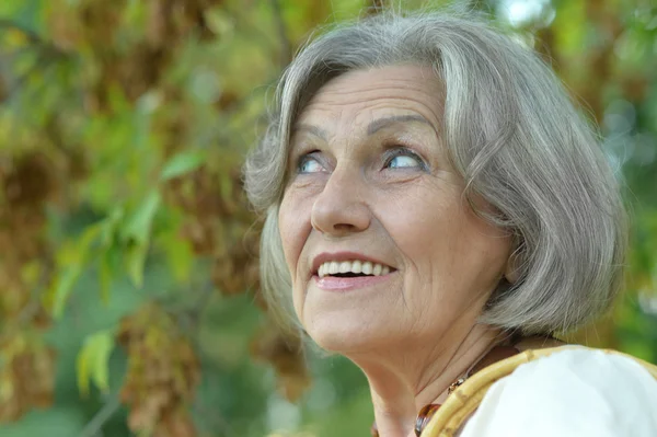 Senior woman in summer park — Stock Photo, Image