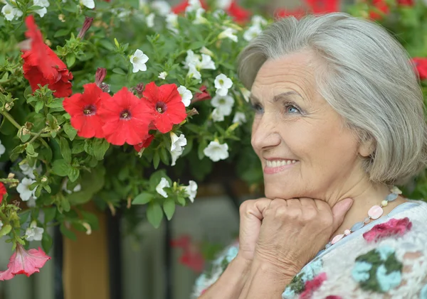 Beautiful senior woman outdoor — Stock Photo, Image