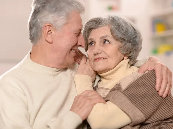 Oudere mensen zitten op de Bank — Stockfoto