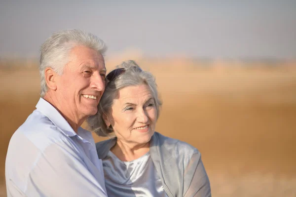 Elderly couple rest at tropical beach — Stock Photo, Image