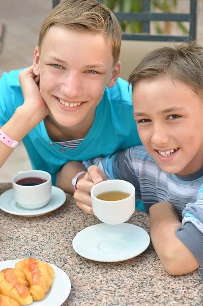 Happy children  at breakfast — Stock Photo, Image