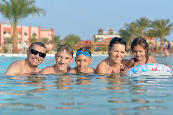 Family relax in the pool — Stock Photo, Image