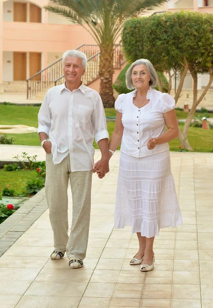 Senior couple near hotel resort — Stock Photo, Image