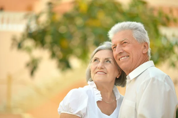 Senior couple near hotel resort — Stock Photo, Image