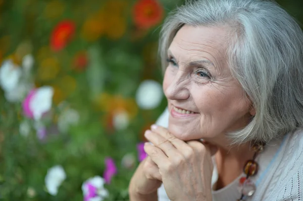 Beautiful senior woman outdoor — Stock Photo, Image