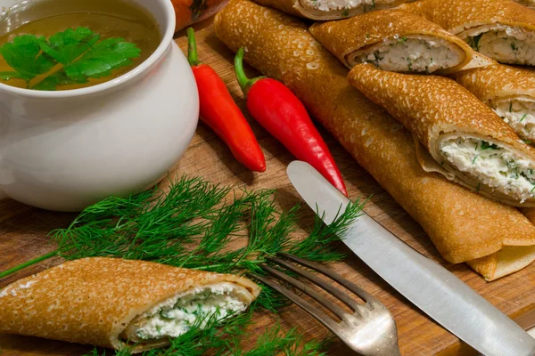 Copa de sopa y panqueques — Foto de Stock