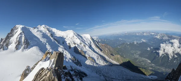 Mont Blanc e vale — Fotografia de Stock