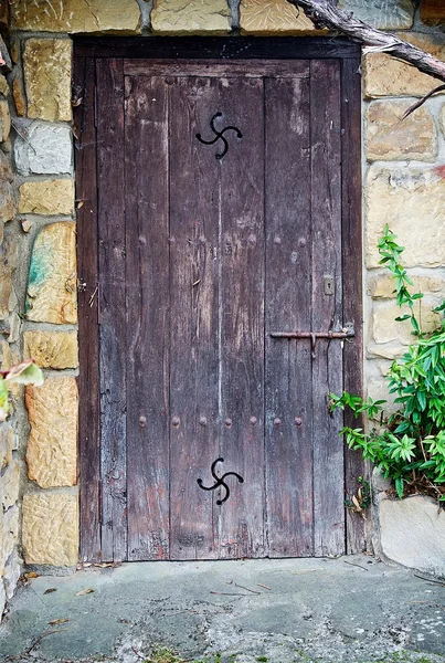 Porta basca velha — Fotografia de Stock