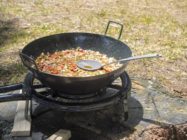 Paella kochen — Stockfoto