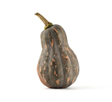 Beyaz arka planda izole edilmiş uzun balkabağı. Dış yeşilde ve sarı renkte uzun bir şekli olan bir çeşittir..