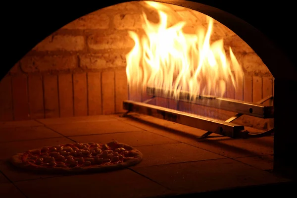 Owen for pizza — Stock Photo, Image