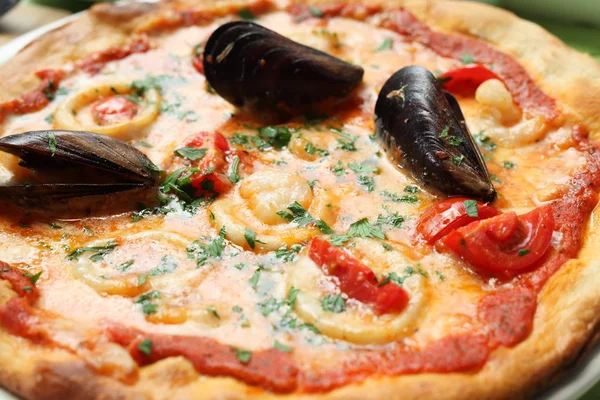 Pizza with mussels and squids — Stock Photo, Image